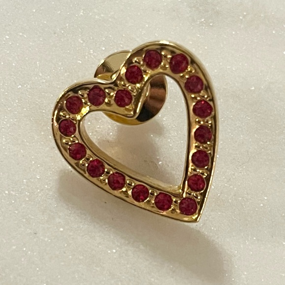AVON Vintage Gold Tone Open Heart Red Rhinestones Brooch Pin Lapel - Picture 10 of 10
